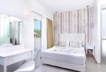 Estian Deluxe has Balcony rooms