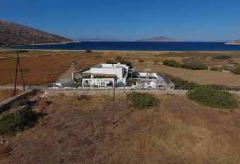 Traditional House by The Beach has Balcony rooms