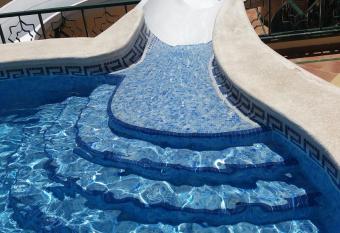 Apartamento La Mezquita allows 18 year olds to book a room