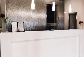 Hotel Ciudad de Navalcarnero allows 18 year olds to book a room