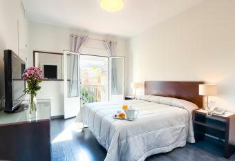 Hotel Madrid de Sevilla allows 18 year olds to book a room