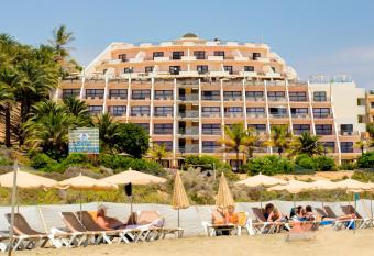 SBH Crystal Beach Hotel & Suites - Adults Only allows 18 year olds to book a room