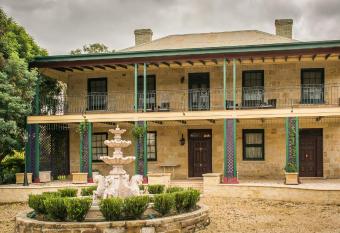 Segenhoe Inn Bed and Breakfast allows 18 year olds to book a room