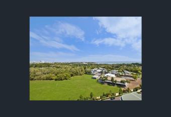 Nomikis On The Avenue allows 18 year olds to book a room