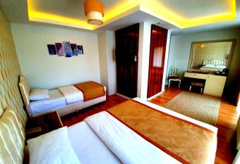 Safran City Hotel&SPA has Smoking/Balcony rooms