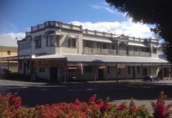 Grand Hotel Mount Morgan has Balcony rooms