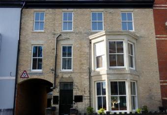 Hudsons allows 18 year olds to book a room