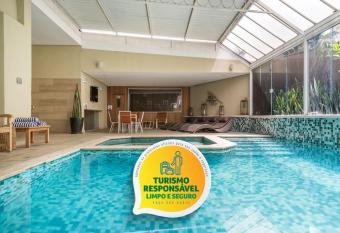 Hotel Heritage has rooms with a private hot tub