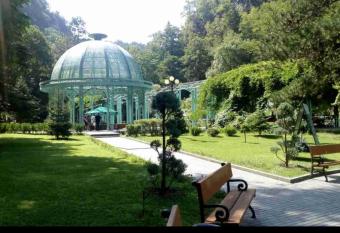 Guest House Mindia has Balcony rooms