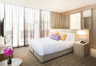 SKYVIEW Hotel Bangkok - Sukhumvit has rooms with a private hot tub