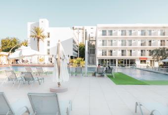 Hotel Puchet has Balcony rooms