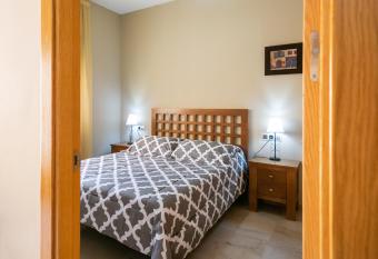 Apartamentos Tur  sticos La Castilleja allows 18 year olds to book a room