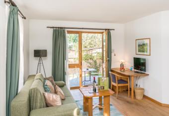   kotel Hamburg has Balcony rooms