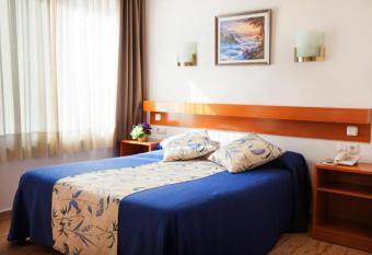 Hostal Ramos has Balcony rooms