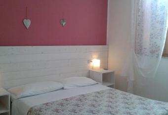 Bed and Breakfast Mal   allows 18 year olds to book a room