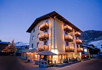 Hotel Angelica has Balcony rooms