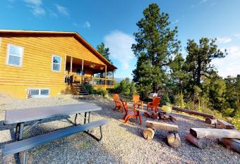 Long View Cabin, Breakfast Deck overlooking the Canyon! has Balcony rooms