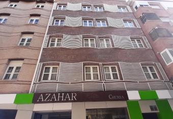 Hotel Azahar allows 18 year olds to book a room