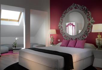 Marquis Portago allows 18 year olds to book a room