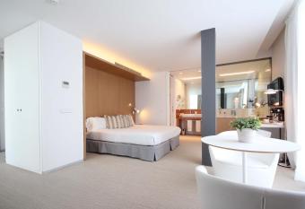 Alenti Sitges Hotel & Restaurant has Balcony rooms