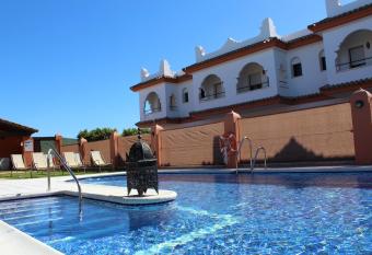 Hostal Alhambra allows 18 year olds to book a room