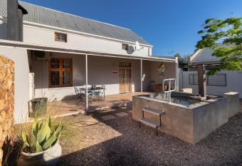 Bergsicht Country Cottages - Town allows 18 year olds to book a room