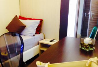 Sweet Dreams allows 18 year olds to book a room