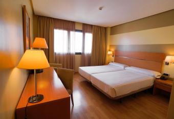 Hotel Reston Valdemoro allows 18 year olds to book a room