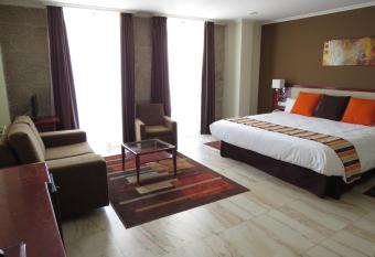 Hotel Anunciada has Balcony rooms