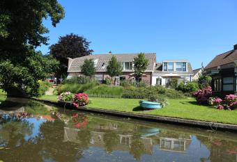 B&B - Pension Het Oude Dorp has Balcony rooms