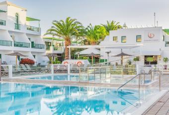 Club del Carmen has Balcony rooms