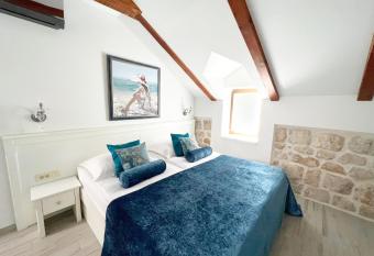 Bed&Breakfast Sorgo Palace allows 18 year olds to book a room