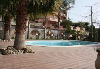 B&B Angolo Di Paradiso has Balcony rooms