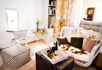 CottageNumber9 has Balcony rooms