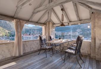 Kotor old town Palace Bucha has Smoking rooms