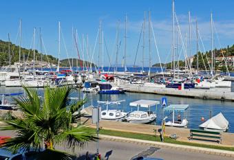 Luxory D-Rooms has Balcony rooms