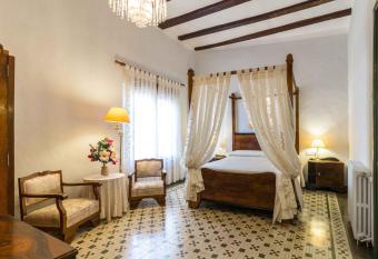 Mundobriga has rooms with a private hot tub