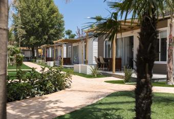 Camping Los Llanos has Balcony rooms