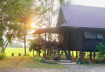 Baan Tung Boon Lom has Balcony rooms