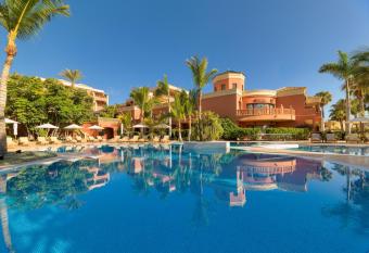 Hotel Las Madrigueras Golf Resort & Spa - Adults Only allows 18 year olds to book a room