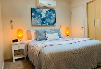 Colombo Lodge Hotel allows 18 year olds to book a room