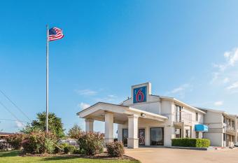 Motel 6~Lancaster  Tx ~ Desoto ~ Lancaster has Smoking rooms