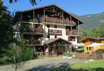 La Cascade allows 18 year olds to book a room