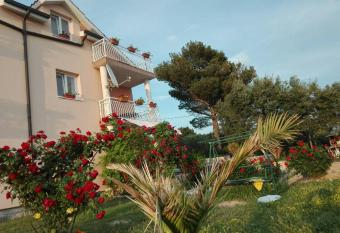 Apartment Borjana has Balcony rooms