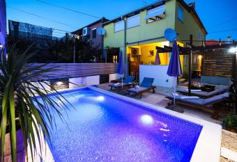 Apartment Rustica Zadar with exclusive use of the pool-ground floor allows 18 year olds to book a room