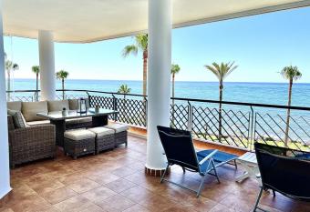MI CAPRICHO 172 Beachfront Apartment has Balcony rooms