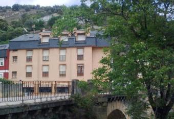 Hostal Restaurante M  ndez has Balcony rooms