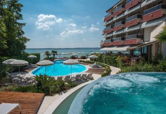 Hotel Continental Wellness & Spa allows 18 year olds to book a room