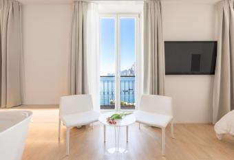 Hotel Lago Di Garda allows 18 year olds to book a room