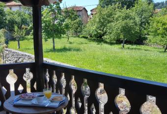 Camino de la Torre has Balcony rooms